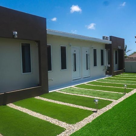 Appartamento Pavia'S Centerpoint Oasis Oranjestad Esterno foto