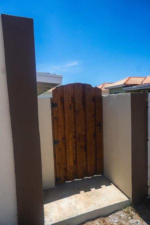 Appartamento Pavia'S Centerpoint Oasis Oranjestad Esterno foto